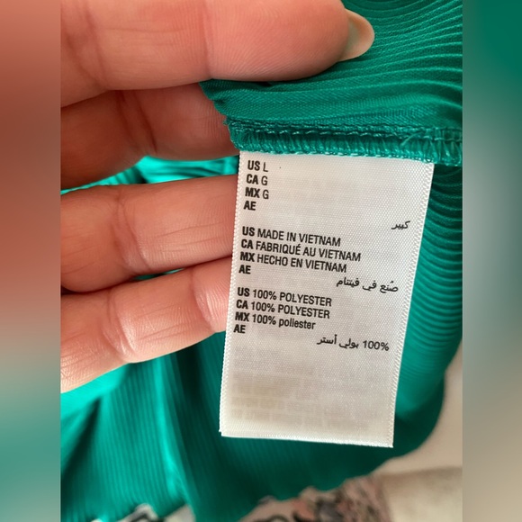 Women's Green  Plisse Surplice-Neck Peplum Top size large - Picture 7 of 9